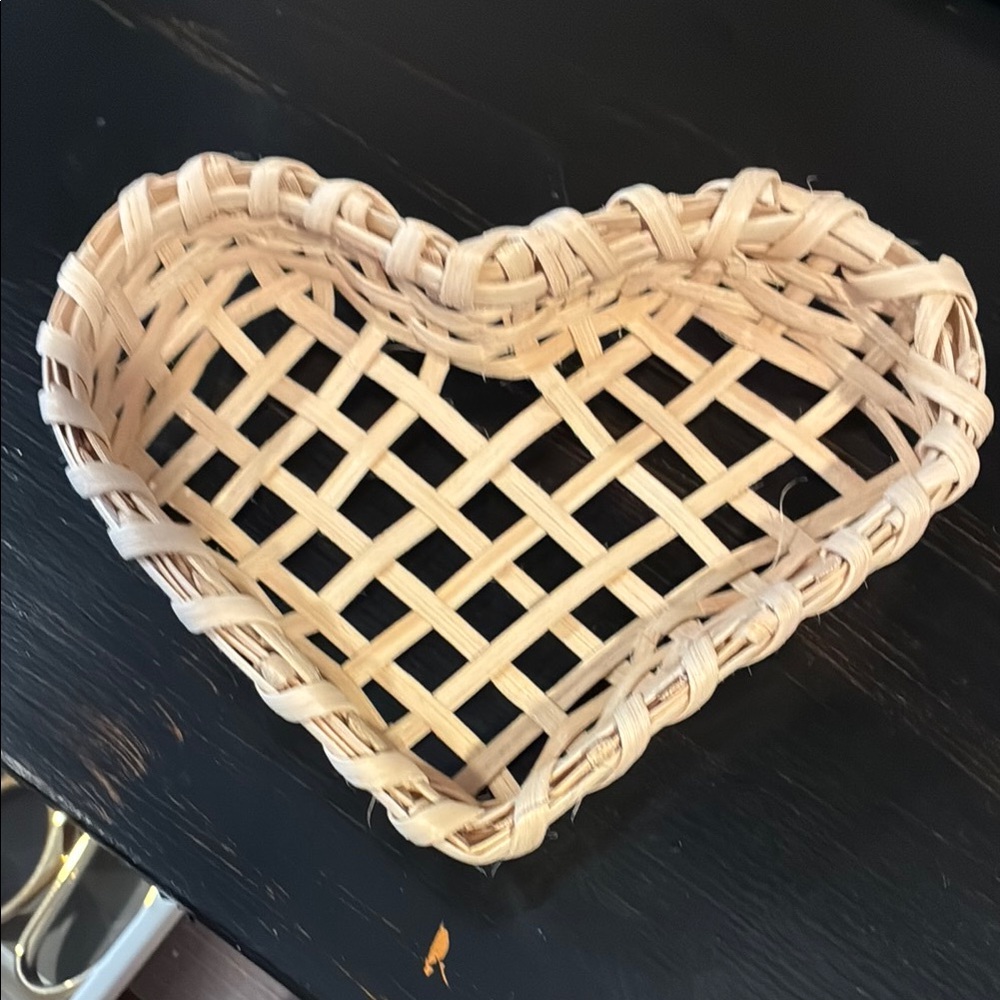 Heart-Shaped Woven Basket - Natural Tan